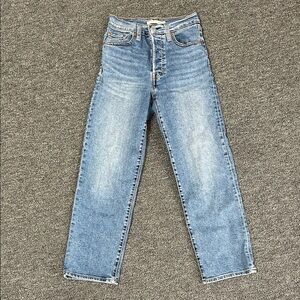 Great Levi’s Women’s Blue Jeans wide leg